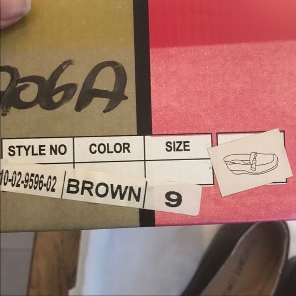 ULTIMATE COMFORT BROWN LOAFERS. NEW - Picture 5 of 6